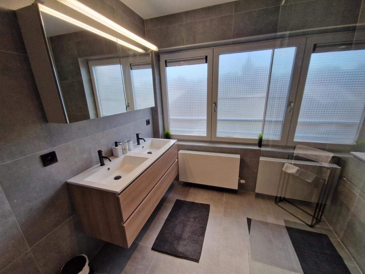 Luxueus, Ruim Appartement Op 350M Van Het Strand Ostend Exterior foto