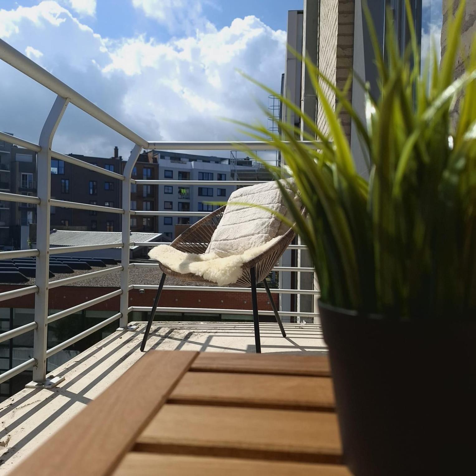 Luxueus, Ruim Appartement Op 350M Van Het Strand Ostend Exterior foto